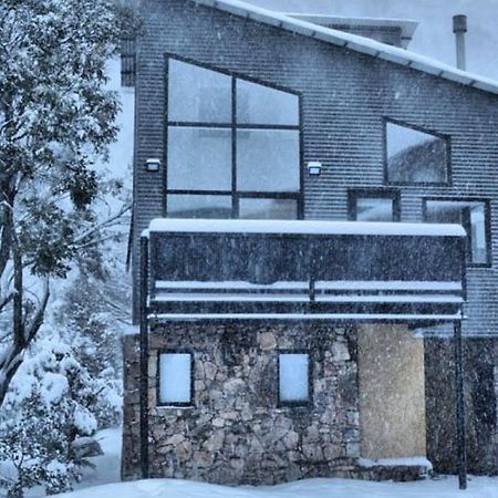 Snow Stream 2 Bedroom And Loft With Gas Fire Balcony And Garage Parking Thredbo Exteriör bild